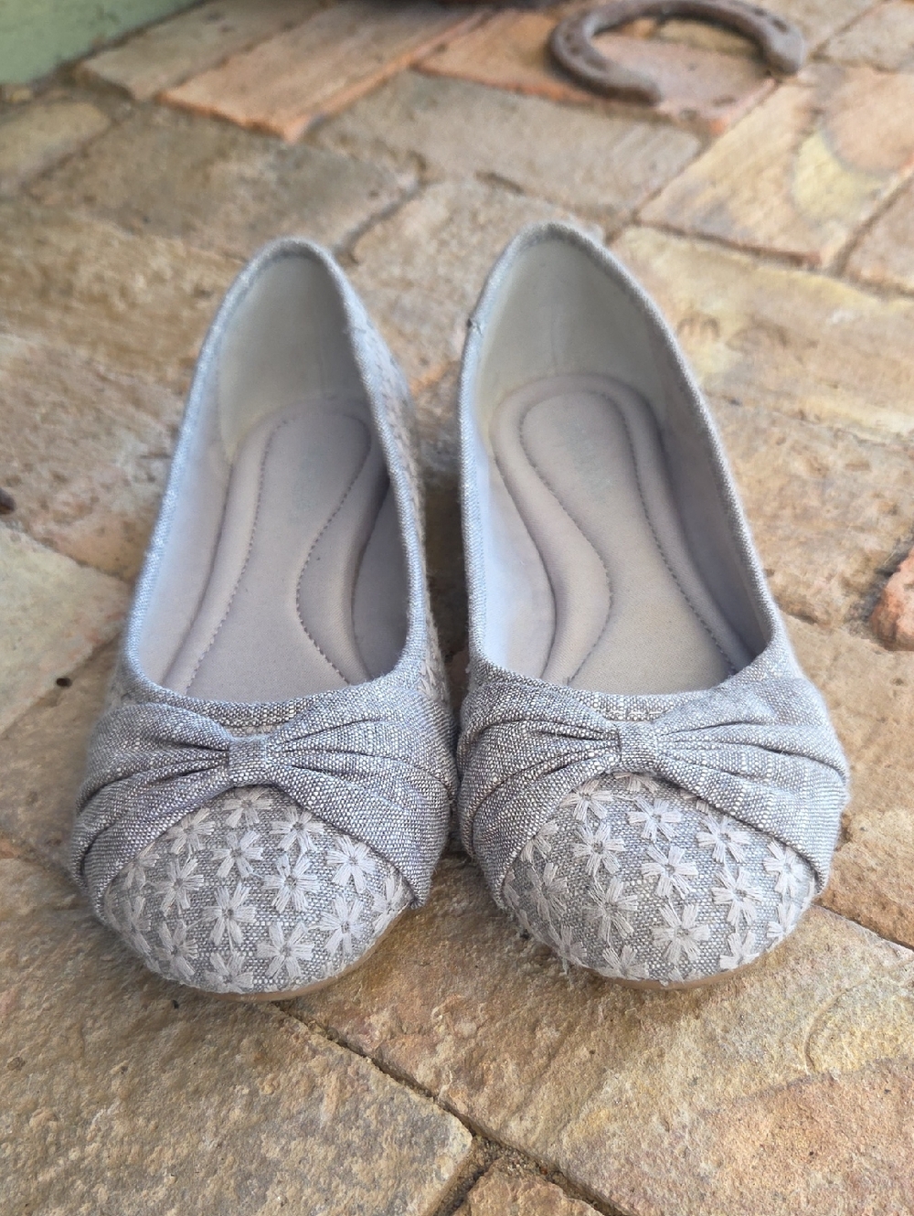 Women’s Silver Gray Lace Ballet Flats - Comfortable Everyday Slip-Ons Size 8.5
